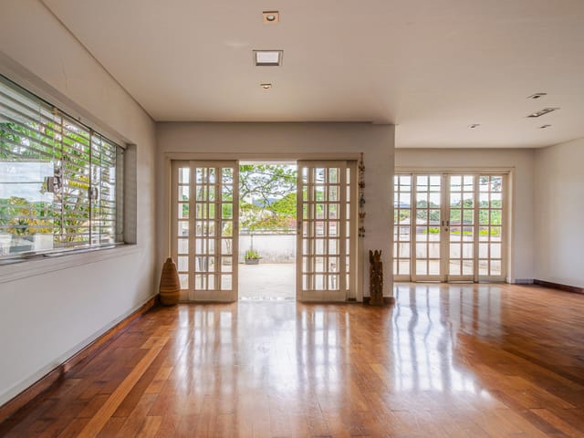 Casa com 370m² 2 quartos e 3 banheiros, à venda, no bairro Jardim Leonor Mendes de Barros em São Paulo