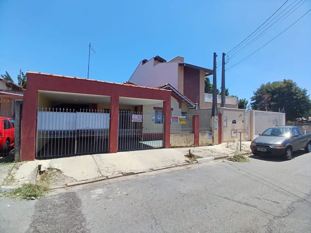 Casa com 275m² 3 quartos e 1 banheiro, à venda, no bairro Santana em Pindamonhangaba