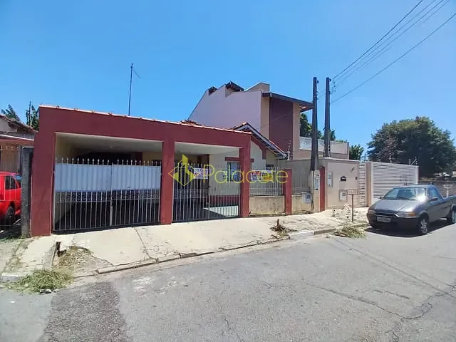 Casa com 275m² 3 quartos e 1 banheiro, à venda, no bairro Santana em Pindamonhangaba