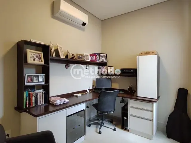 Casa com 300m² 3 quartos e 4 banheiros, à venda, no bairro Roncáglia em Valinhos