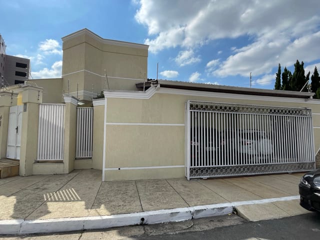 Casa com 400m² 3 quartos e 4 banheiros, à venda, no bairro Bel Recanto em Taubaté