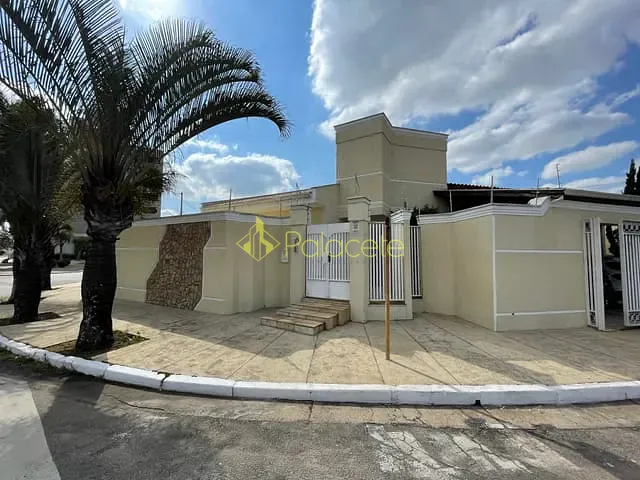 Casa com 400m² 3 quartos e 4 banheiros, à venda, no bairro Bel Recanto em Taubaté