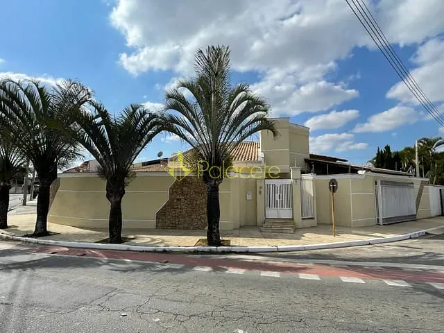 Casa com 400m² 3 quartos e 4 banheiros, à venda, no bairro Bel Recanto em Taubaté
