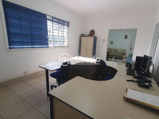 Casa com 175m² 8 quartos e 4 banheiros, à venda ou para alugar, no bairro Vila Itapura em Campinas