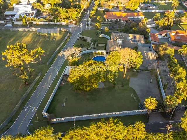 Casa com 5150m² 4 quartos e 7 banheiros, à venda ou para alugar, no bairro Chácaras Residenciais Santa Maria em Votorantim