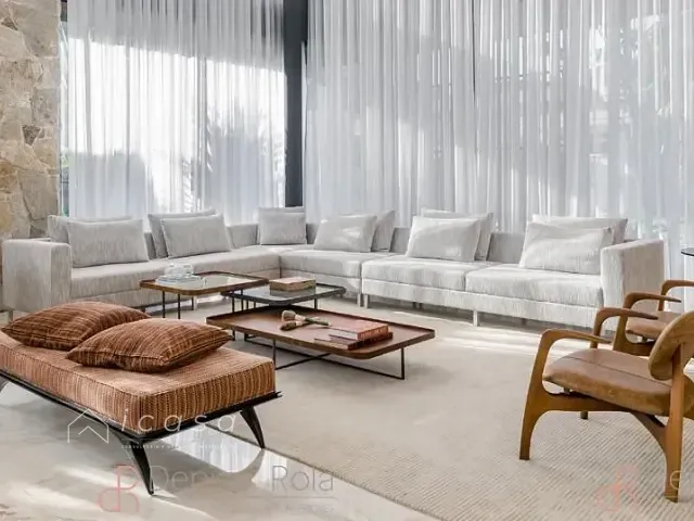 Casa com 1200m² 4 quartos e 7 banheiros, à venda, no bairro Condomínio Chácara Serimbura em São José dos Campos