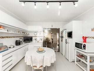 Foto do Casa-Casa tipo para venda em Parque São Domingos com 4 quartos, 220m²