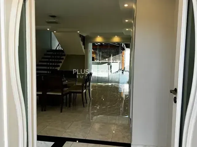 Casa com 300m² 3 quartos e 5 banheiros, à venda, no bairro Parque Residencial Villa dos Inglezes em Sorocaba