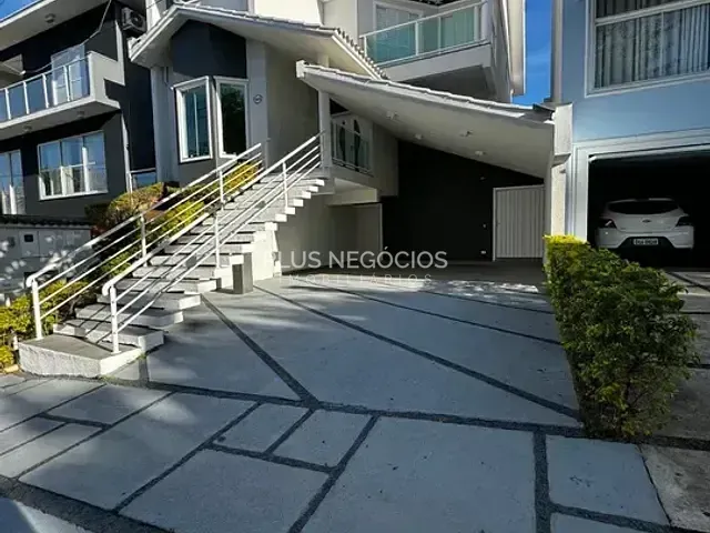 Casa com 300m² 3 quartos e 5 banheiros, à venda, no bairro Parque Residencial Villa dos Inglezes em Sorocaba