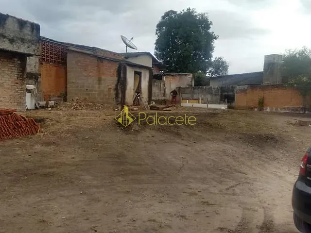 Casa com 775m² 3 quartos e 1 banheiro, à venda, no bairro Bosque da Princesa em Pindamonhangaba