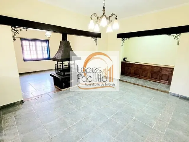 Casa com 800m² 2 quartos e 4 banheiros, para alugar, no bairro Condomínio Flamboyant-B em Atibaia