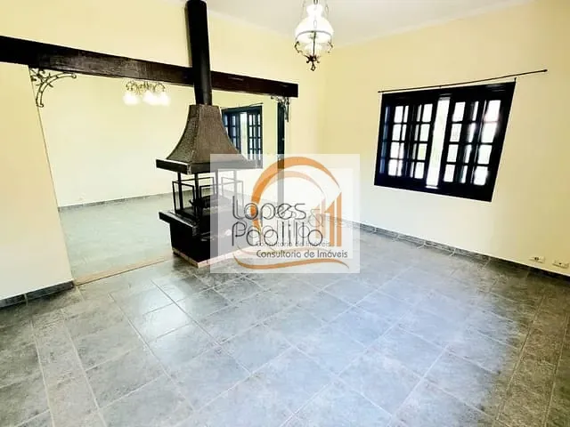 Casa com 800m² 2 quartos e 4 banheiros, para alugar, no bairro Condomínio Flamboyant-B em Atibaia