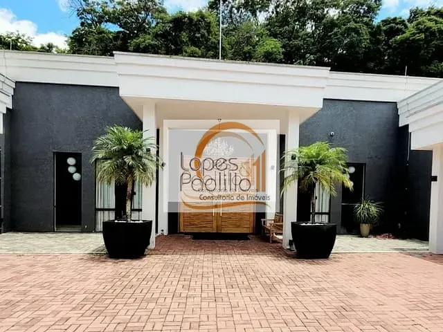 Casa com 800m² 2 quartos e 4 banheiros, para alugar, no bairro Condomínio Flamboyant-B em Atibaia