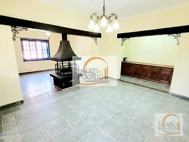 Casa com 800m² 2 quartos e 4 banheiros, para alugar, no bairro Condomínio Flamboyant-B em Atibaia