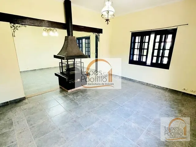Casa com 800m² 2 quartos e 4 banheiros, para alugar, no bairro Condomínio Flamboyant-B em Atibaia
