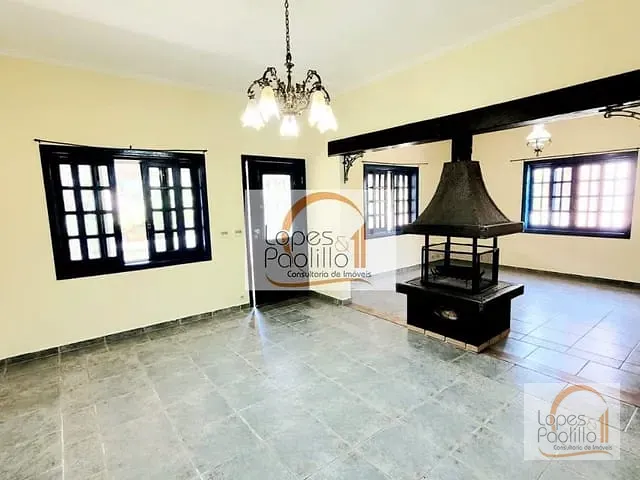 Casa com 800m² 2 quartos e 4 banheiros, para alugar, no bairro Condomínio Flamboyant-B em Atibaia