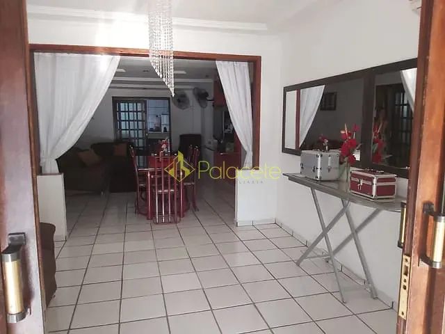 Casa com 250m² 3 quartos e 3 banheiros, à venda, no bairro Residencial Vale das Acácias em Pindamonhangaba