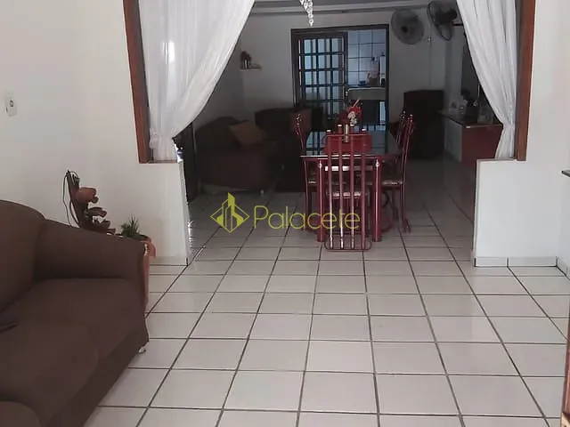 Casa com 250m² 3 quartos e 3 banheiros, à venda, no bairro Residencial Vale das Acácias em Pindamonhangaba
