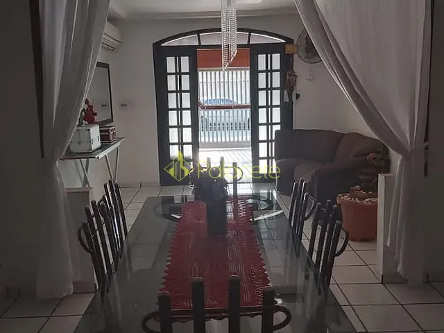 Casa com 250m² 3 quartos e 3 banheiros, à venda, no bairro Residencial Vale das Acácias em Pindamonhangaba
