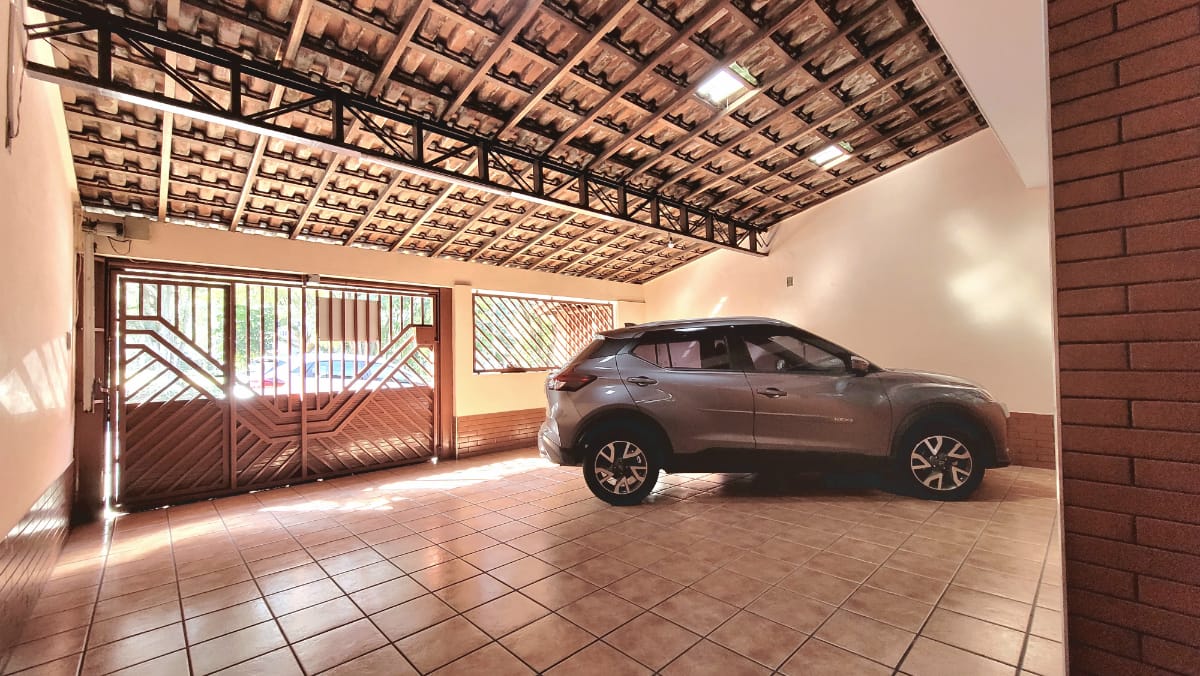 Foto do Casa-Casa tipo para venda em Jardim Santa Adélia com 3 quartos, sendo 1 suíte, 127m²