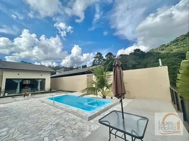 Casa com 512m² 3 quartos e 2 banheiros, à venda, no bairro Parque Residencial Itaguaçu em Atibaia