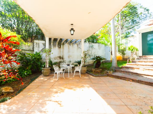 Foto do Casa - Casa tipo para venda em Pacaembu com 4 quartos, sendo 2 suítes, 349m² | Lares e Andares Imóveis