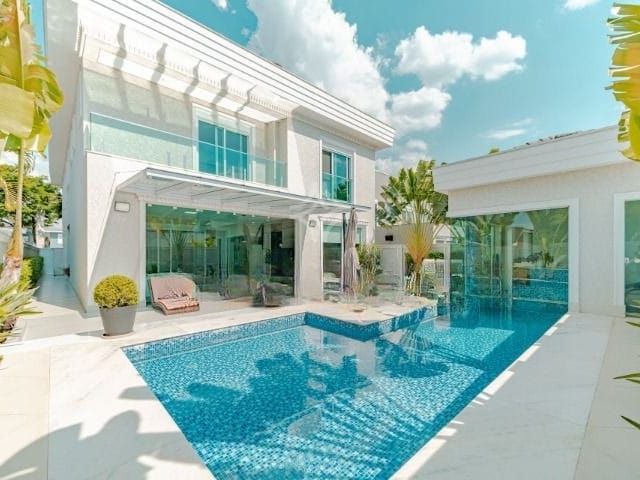 Casa com 540m² 4 quartos e 7 banheiros, à venda ou para alugar, no bairro Alphaville em Santana de Parnaíba