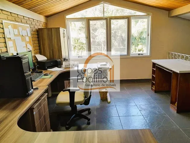 Casa com 703m² 3 quartos e 2 banheiros, à venda, no bairro Parque Arco Iris em Atibaia