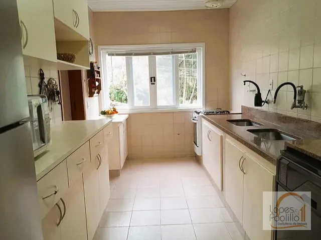 Casa com 703m² 3 quartos e 2 banheiros, à venda, no bairro Parque Arco Iris em Atibaia