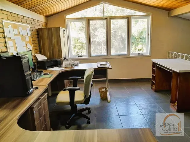Casa com 703m² 3 quartos e 2 banheiros, à venda, no bairro Parque Arco Iris em Atibaia