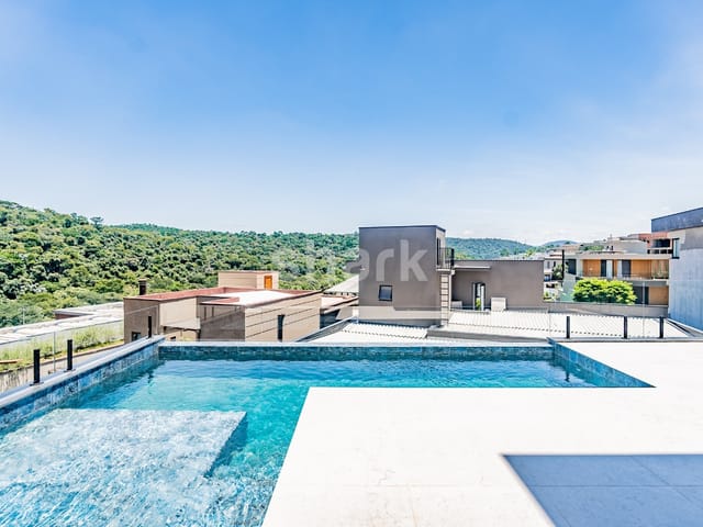Casa com 420m² 4 quartos e 6 banheiros, à venda, no bairro Cidade Tamboré em Santana de Parnaíba