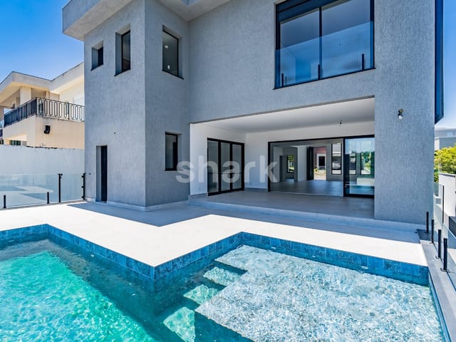 Casa com 420m² 4 quartos e 6 banheiros, à venda, no bairro Cidade Tamboré em Santana de Parnaíba