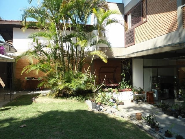 Casa com 810m² 4 quartos e 6 banheiros, à venda, no bairro Alphaville em Santana de Parnaíba