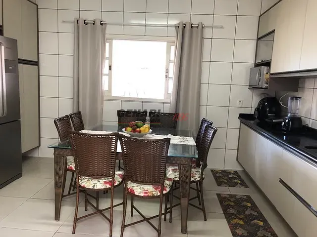 Casa com 285m² 3 quartos e 4 banheiros, à venda, no bairro Jardim Regina em Indaiatuba