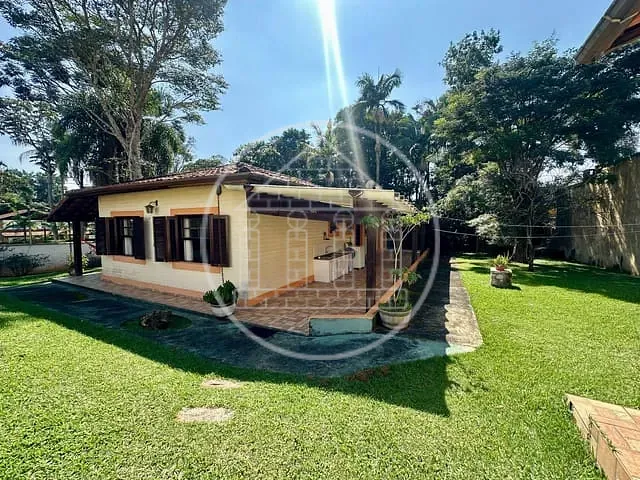 Casa com 820m² 3 quartos e 3 banheiros, à venda, no bairro Jardim das Palmeiras (Zona Sul) em São Paulo