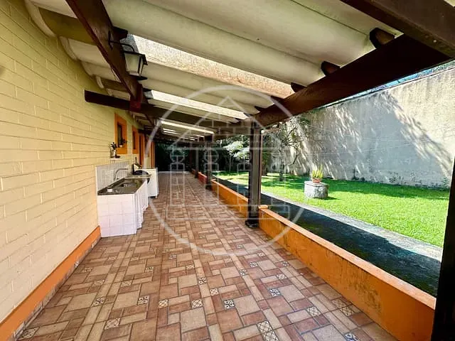 Casa com 820m² 3 quartos e 3 banheiros, à venda, no bairro Jardim das Palmeiras (Zona Sul) em São Paulo