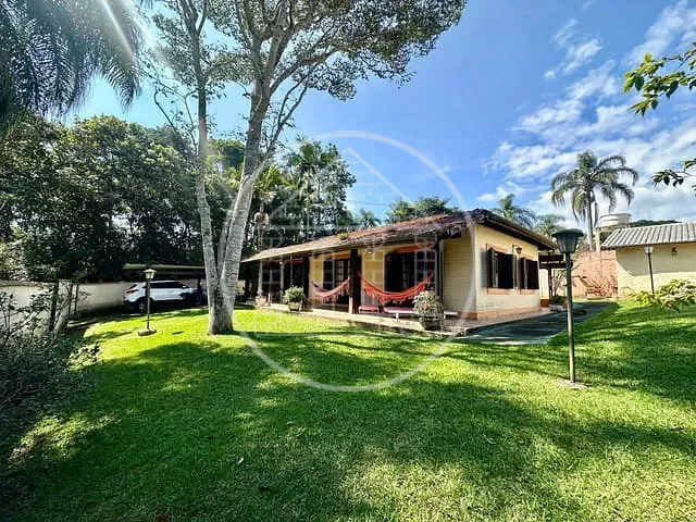 Casa com 820m² 3 quartos e 3 banheiros, à venda, no bairro Jardim das Palmeiras (Zona Sul) em São Paulo