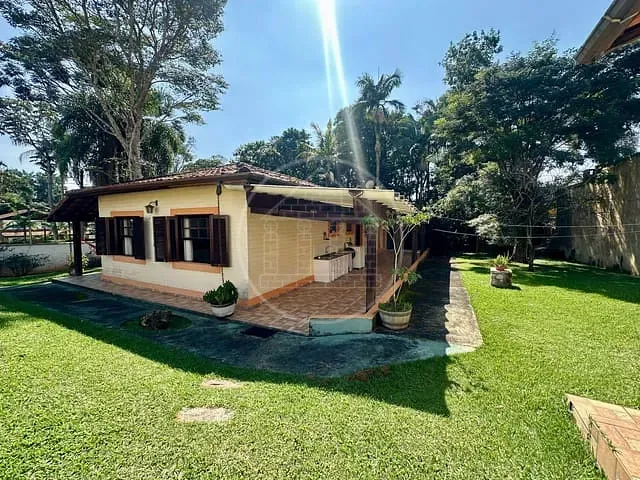 Casa com 820m² 3 quartos e 3 banheiros, à venda, no bairro Jardim das Palmeiras (Zona Sul) em São Paulo