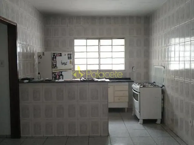 Casa com 300m² 3 quartos e 1 banheiro, à venda, no bairro Cidade Nova em Pindamonhangaba
