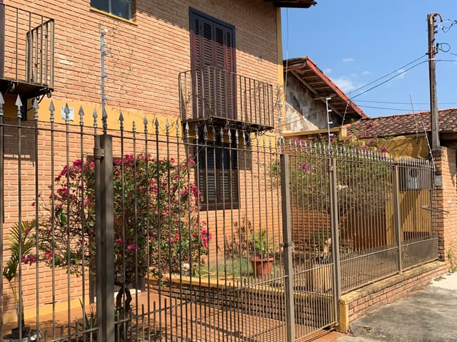 Casa 3 quartos e 2 banheiros, à venda, no bairro São Benedito em Pindamonhangaba
