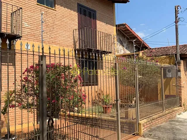 Casa 3 quartos e 2 banheiros, à venda, no bairro São Benedito em Pindamonhangaba