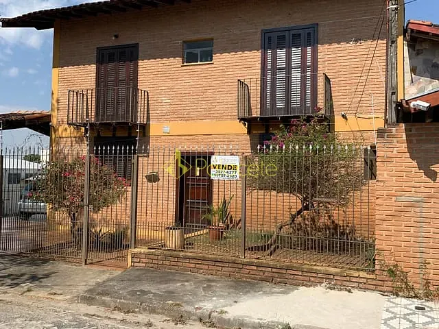 Casa 3 quartos e 2 banheiros, à venda, no bairro São Benedito em Pindamonhangaba