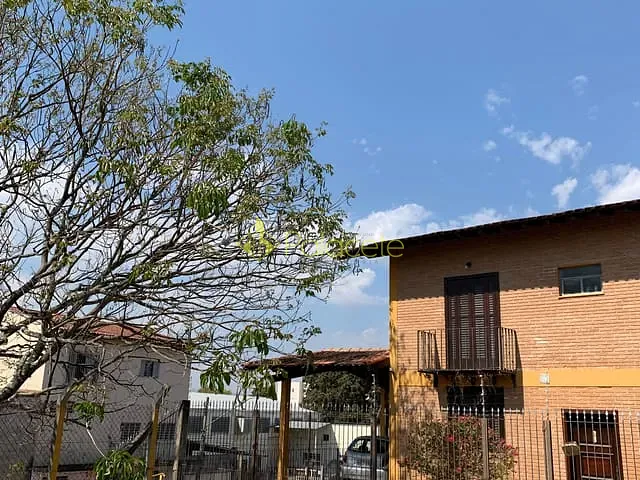 Casa 3 quartos e 2 banheiros, à venda, no bairro São Benedito em Pindamonhangaba