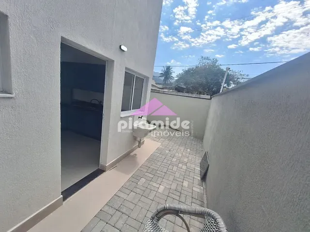 Casa com 72m² 2 quartos e 2 banheiros, à venda, no bairro Massaguaçu em Caraguatatuba