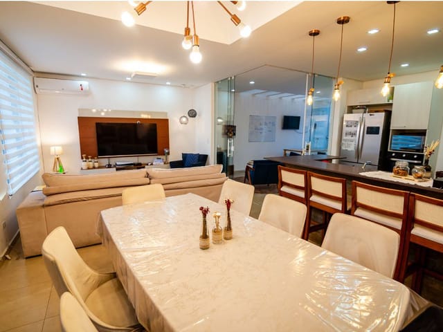 Foto do Casa - Oportunidade Imperdível: Sobrado à Venda no Condomínio Terras de São Francisco. Linda Casa com Preço Abaixo do Valor de Mercado! | Plus Negócios Imobiliários