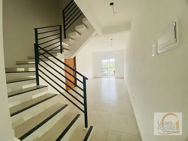 Casa com 247m² 3 quartos e 2 banheiros, à venda, no bairro Jardim Brogotá em Atibaia