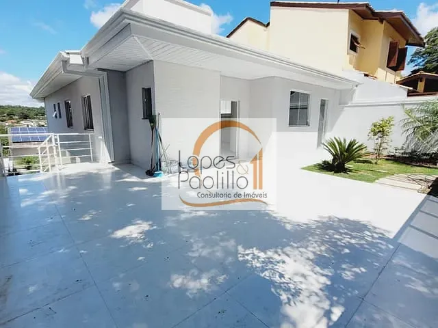 Casa com 360m² 3 quartos e 4 banheiros, para alugar, no bairro Parque Arco Iris em Atibaia