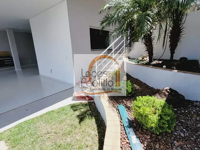 Casa com 360m² 3 quartos e 4 banheiros, para alugar, no bairro Parque Arco Iris em Atibaia