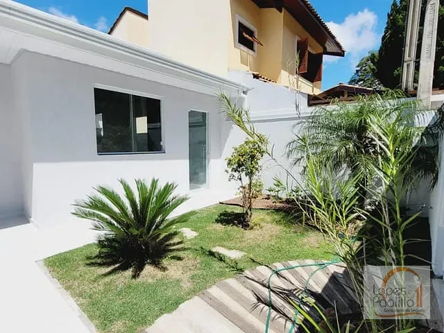 Casa com 360m² 3 quartos e 4 banheiros, para alugar, no bairro Parque Arco Iris em Atibaia