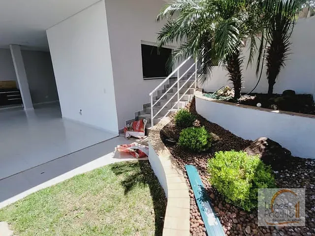 Casa com 360m² 3 quartos e 4 banheiros, para alugar, no bairro Parque Arco Iris em Atibaia
